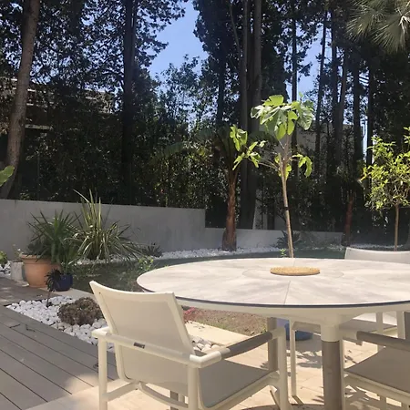 Apartment Avec Jardin A 10 Mn Du Palais